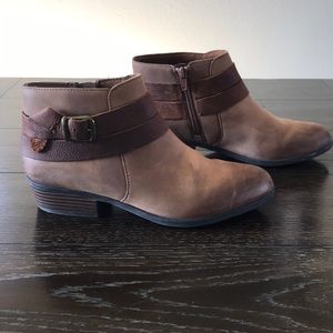 Clarks Addiy Cora Tan Boots Size 8